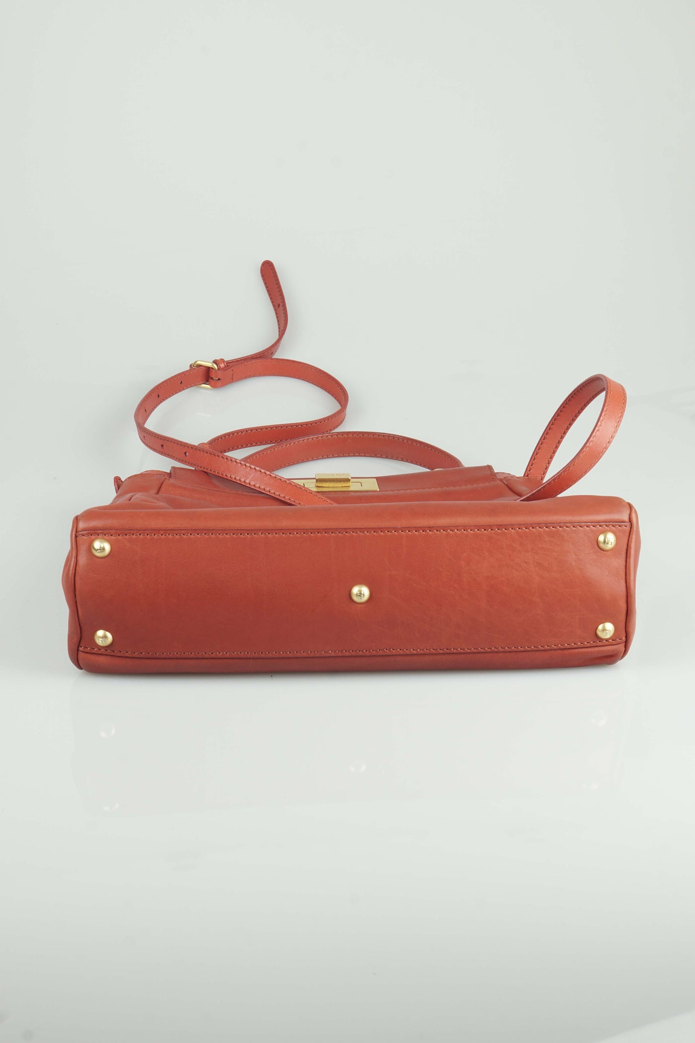 Peekaboo handbag in red