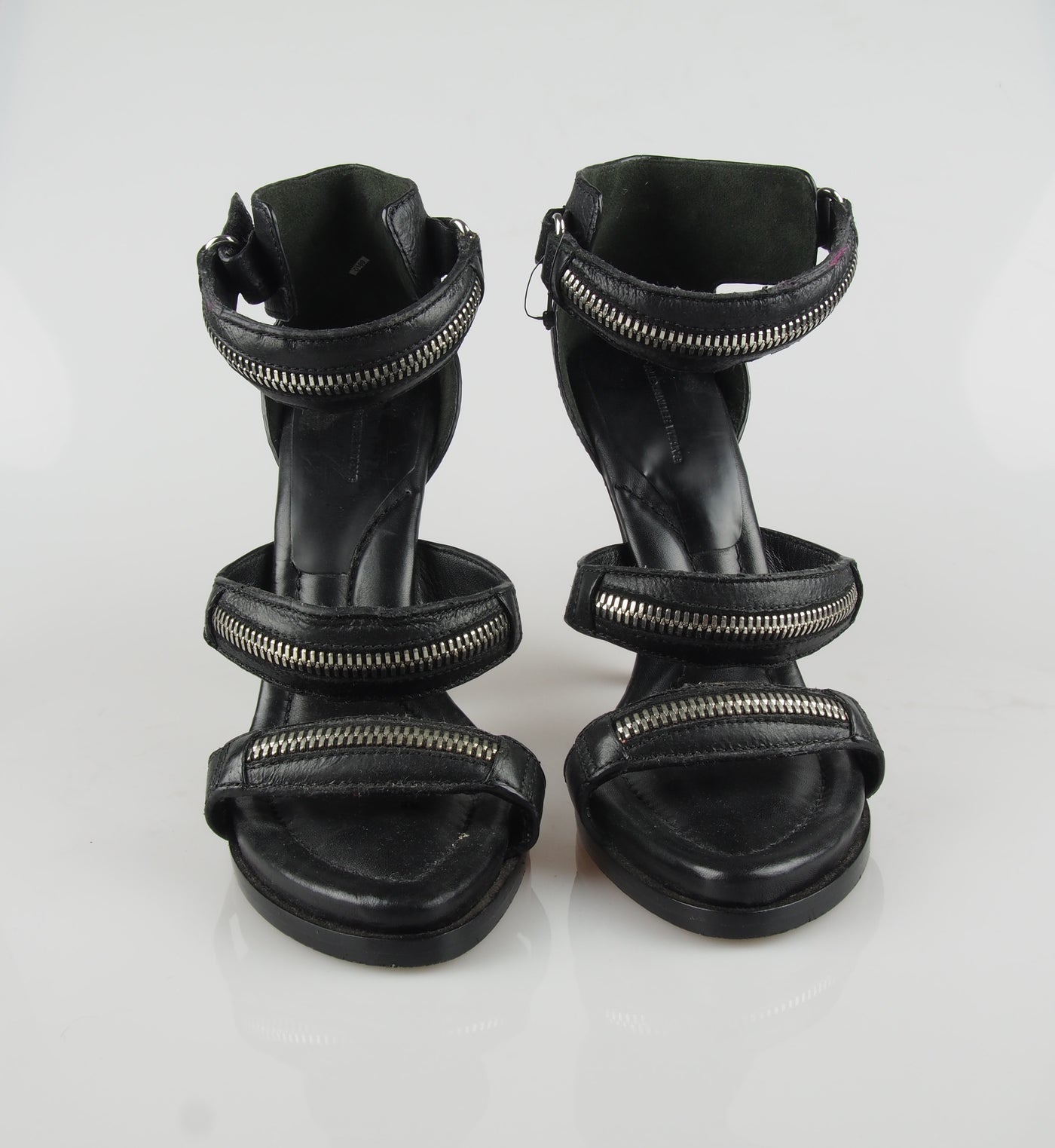 Zippy black sandals