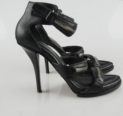 Zippy black sandals