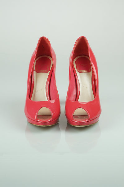 Rosy patent peep toes