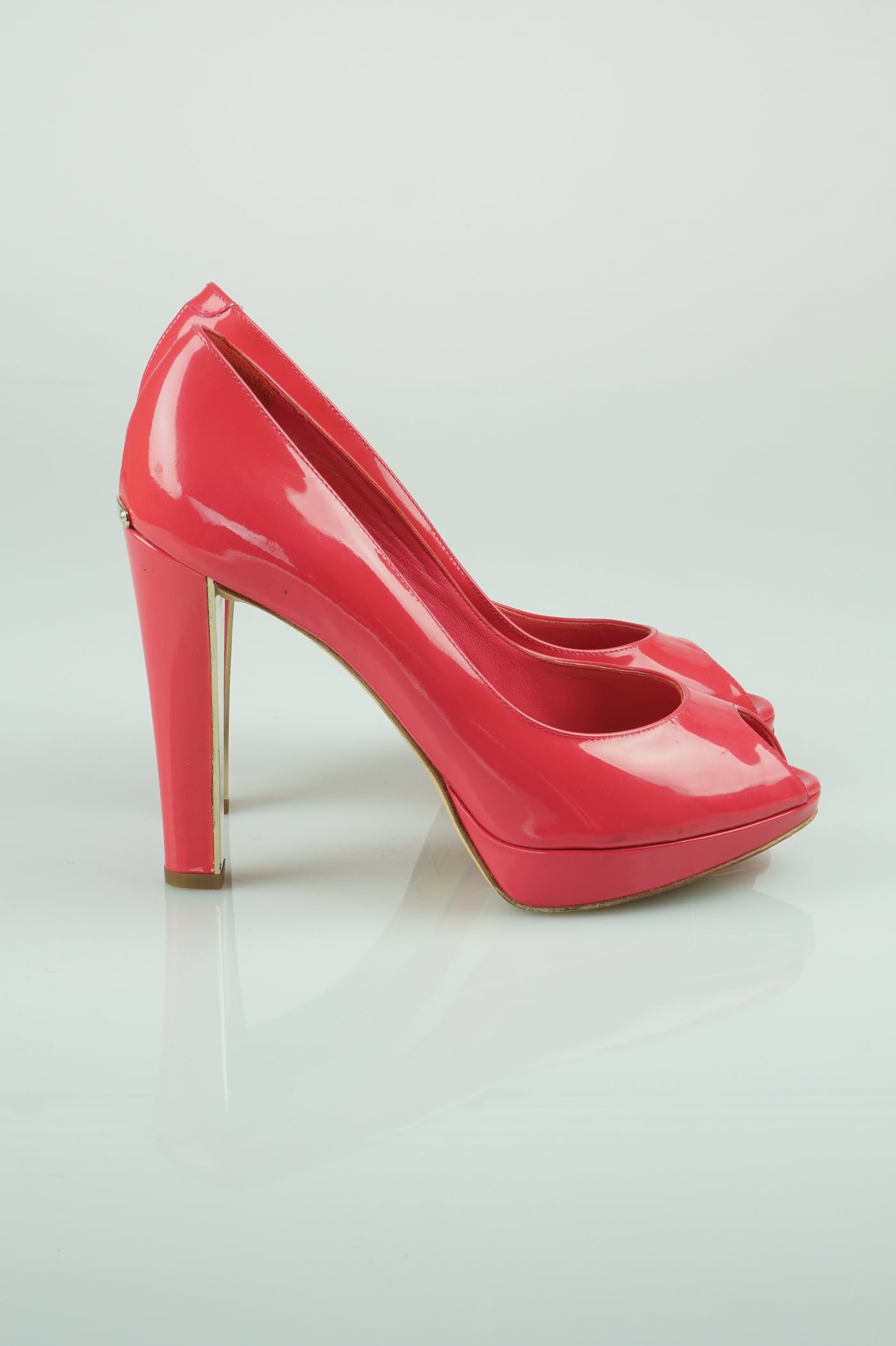 Rosy patent peep toes