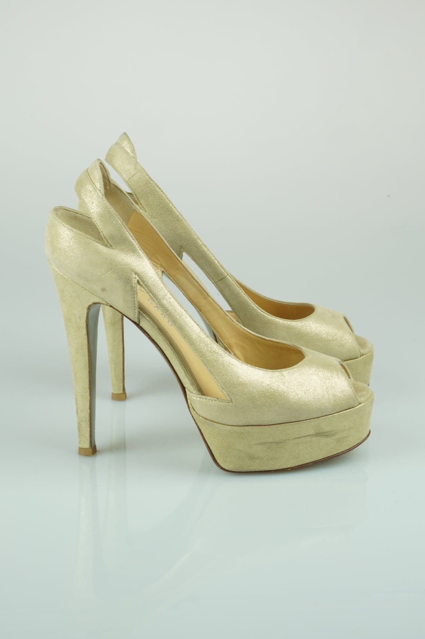 Metallic gold platforms