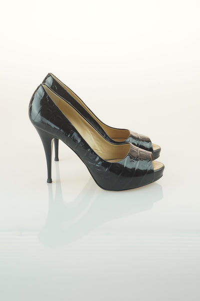 Black patent peep toes