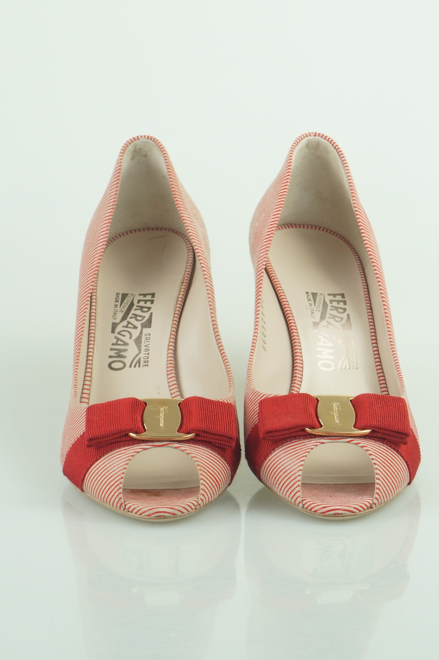 Ribes red and white pumps