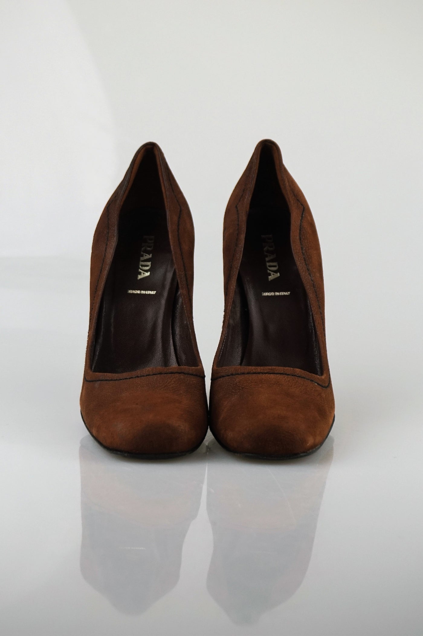 Mahogany curved pumps