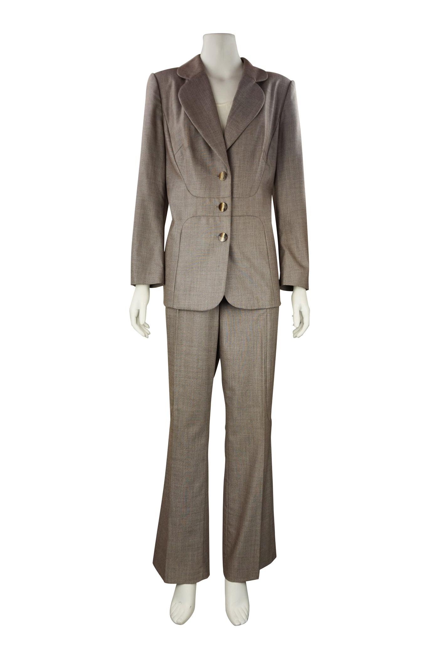 Curved pant suit
